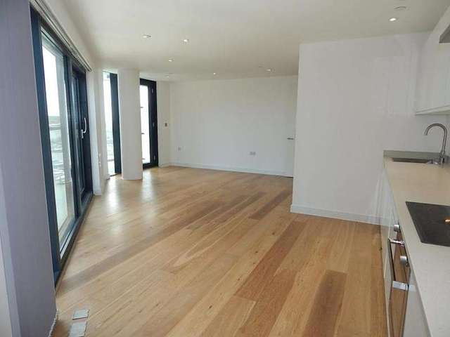  Image of 2 bedroom Flat to rent in Canute Road Southampton SO14 at Ocean Way Southampton Hampshire, SO14 3FH