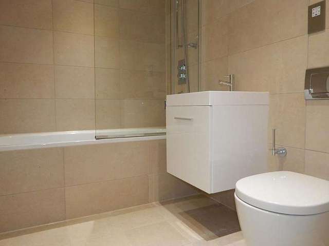  Image of 2 bedroom Flat to rent in Canute Road Southampton SO14 at Ocean Way Southampton Hampshire, SO14 3FH