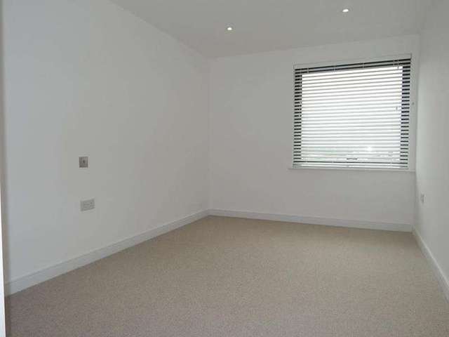  Image of 2 bedroom Flat to rent in Canute Road Southampton SO14 at Ocean Way Southampton Hampshire, SO14 3FH