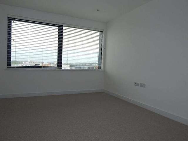  Image of 2 bedroom Flat to rent in Canute Road Southampton SO14 at Ocean Way Southampton Hampshire, SO14 3FH
