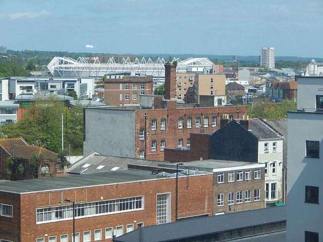  Image of 2 bedroom Flat to rent in Canute Road Southampton SO14 at Ocean Way Southampton Hampshire, SO14 3FH