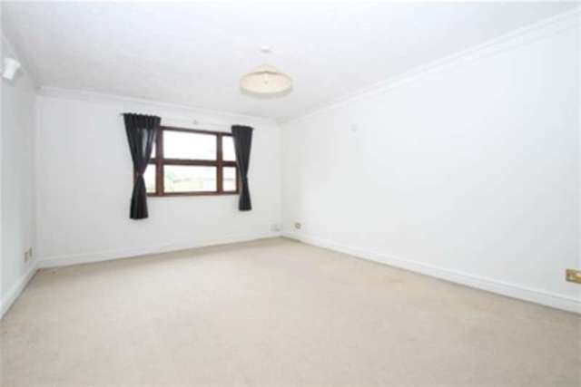 Image of 2 bedroom Flat to rent in Albemarle Park Albemarle Road Beckenham BR3 at Beckenham, BR3 5XG