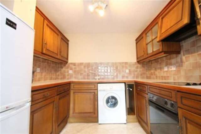  Image of 2 bedroom Flat to rent in Albemarle Park Albemarle Road Beckenham BR3 at Beckenham, BR3 5XG