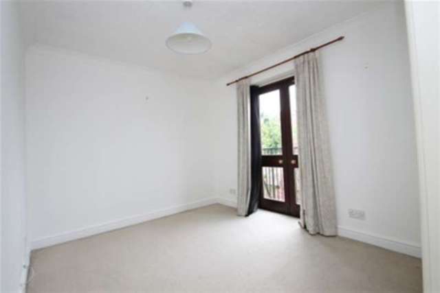 Image of 2 bedroom Flat to rent in Albemarle Park Albemarle Road Beckenham BR3 at Beckenham, BR3 5XG