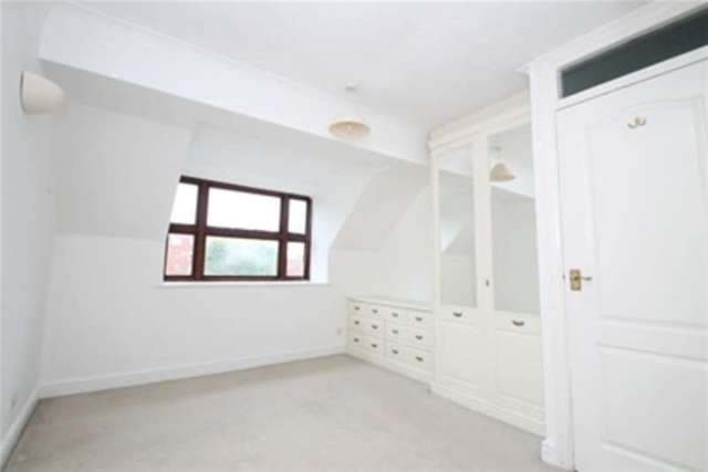  Image of 2 bedroom Flat to rent in Albemarle Park Albemarle Road Beckenham BR3 at Beckenham, BR3 5XG