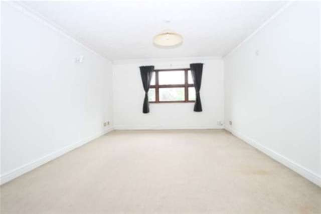  Image of 2 bedroom Flat to rent in Albemarle Park Albemarle Road Beckenham BR3 at Beckenham, BR3 5XG