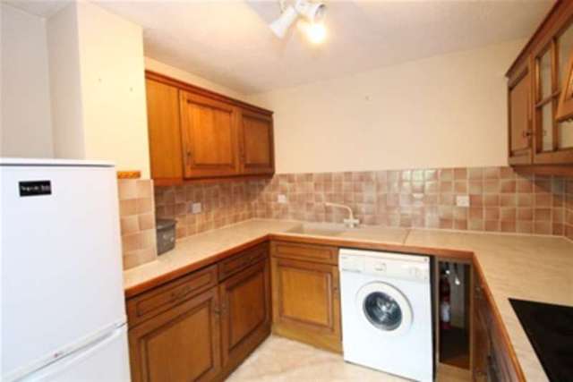  Image of 2 bedroom Flat to rent in Albemarle Park Albemarle Road Beckenham BR3 at Beckenham, BR3 5XG