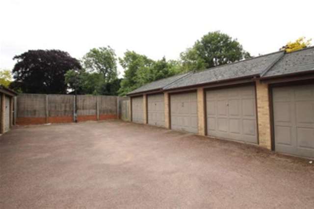  Image of 2 bedroom Flat to rent in Albemarle Park Albemarle Road Beckenham BR3 at Beckenham, BR3 5XG
