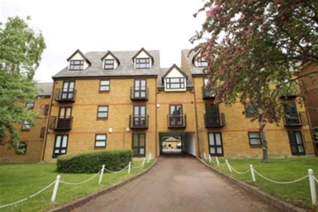 Image of 2 bedroom Flat to rent in Albemarle Park Albemarle Road Beckenham BR3 at Beckenham, BR3 5XG