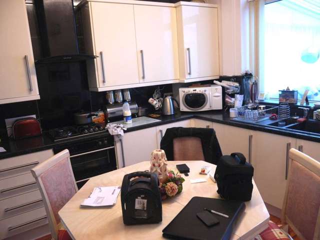  Image of 3 bedroom Terraced house to rent in Albert Street Hyde SK14 at Albert Street  Hyde, SK14 2NZ