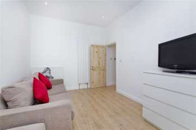  Image of 5 bedroom Terraced house to rent in Albion Road London N16 at Stoke Newington London Newington Green, N16 9PJ