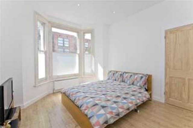  Image of 5 bedroom Terraced house to rent in Albion Road London N16 at Stoke Newington London Newington Green, N16 9PJ