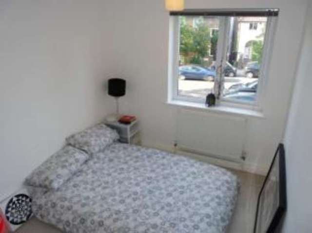  Image of 2 bedroom Flat for sale in Alexandra Park Road London N22 at Alexandra Park Road London Alexandra Park, N22 7BQ