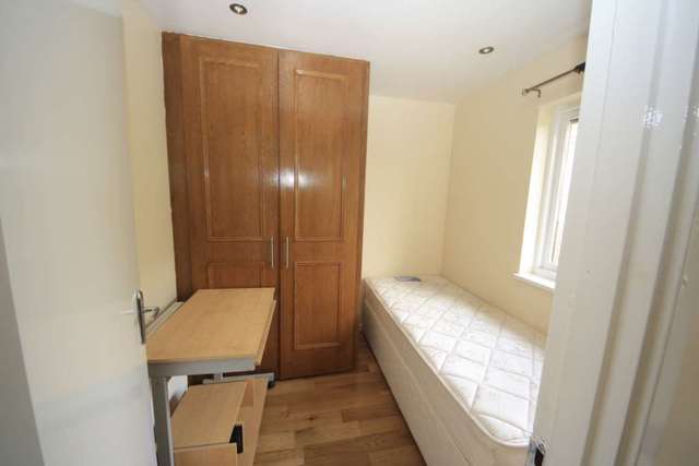  Image of 3 bedroom Detached house to rent in Allendale Close London SE5 at Allendale Close Camberwell London, SE5 8SG