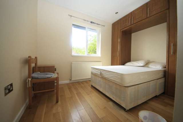  Image of 3 bedroom Detached house to rent in Allendale Close London SE5 at Allendale Close Camberwell London, SE5 8SG