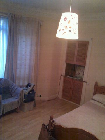  Image of 1 bedroom Flat to rent in Apsley Street Glasgow G11 at Thornwood Glasgow Glasgow, G11 7SN