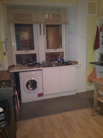  Image of 1 bedroom Flat to rent in Apsley Street Glasgow G11 at Thornwood Glasgow Glasgow, G11 7SN