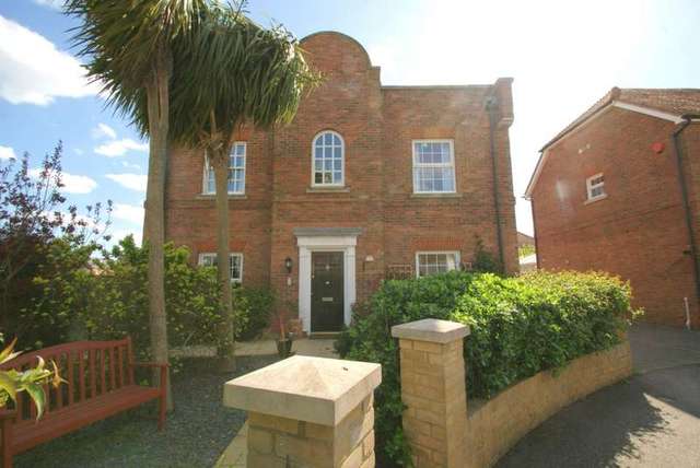  Image of 4 bedroom Detached house to rent in Ardent Avenue Walmer Deal CT14 at Ardent Avenue  Deal, CT14 7UE