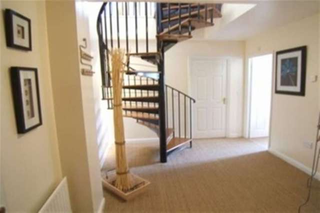  Image of 2 bedroom Flat to rent in Chaloner Green Wakefield WF1 at Wakefield, WF1 4SQ