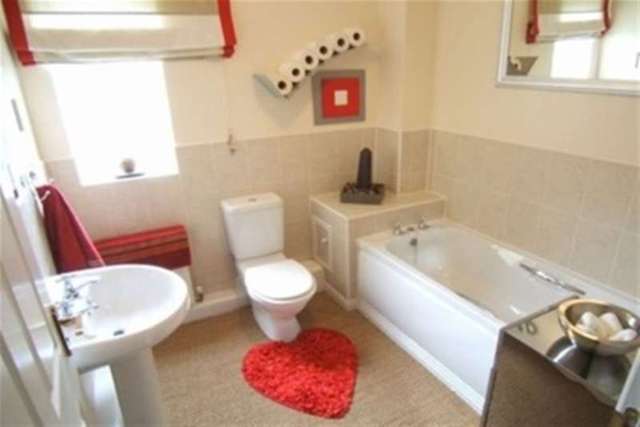  Image of 2 bedroom Flat to rent in Chaloner Green Wakefield WF1 at Wakefield, WF1 4SQ