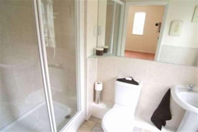  Image of 2 bedroom Flat to rent in Chaloner Green Wakefield WF1 at Wakefield, WF1 4SQ