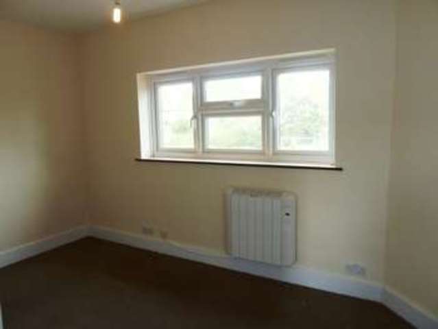  Image of 1 bedroom Flat to rent in Ash Tree Road Redditch B97 at Ash Tree Road  Redditch, B97 6JT