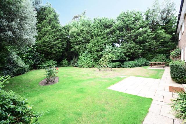  Image of 4 bedroom Detached house to rent in Ashcroft Park Cobham KT11 at Cobham Surrey Surrey, KT11 2DN