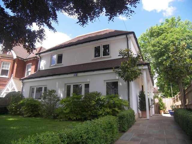  Image of 5 bedroom Detached house to rent in Ashley Road Thames Ditton KT7 at Ashley Road  Thames Ditton, KT7 0NJ