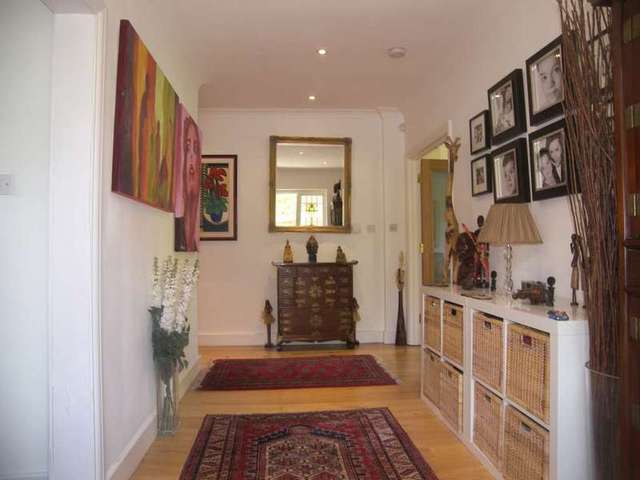  Image of 5 bedroom Detached house to rent in Ashley Road Thames Ditton KT7 at Ashley Road  Thames Ditton, KT7 0NJ