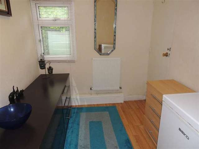  Image of 2 bedroom Detached house for sale in Orchard Mobile Home Park Ashurst Drive Tadworth KT20 at Box Hill Tadworth Tadworth, KT20 7LP