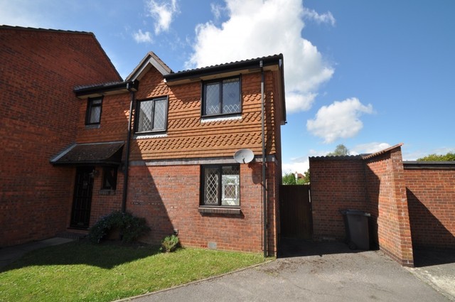  Image of 2 bedroom Detached house to rent in Atherton Close Shalford Guildford GU4 at Shalford  Guildford, GU4 8HZ