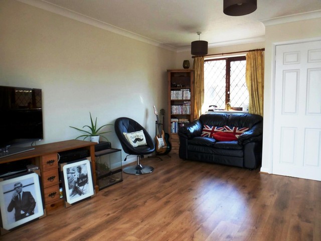  Image of 2 bedroom Detached house to rent in Atherton Close Shalford Guildford GU4 at Shalford  Guildford, GU4 8HZ