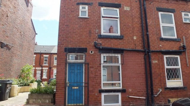  Image of 2 bedroom Terraced house to rent in Autumn Street Hyde Park Leeds LS6 at Autumn Street  Leeds, LS6 1RH