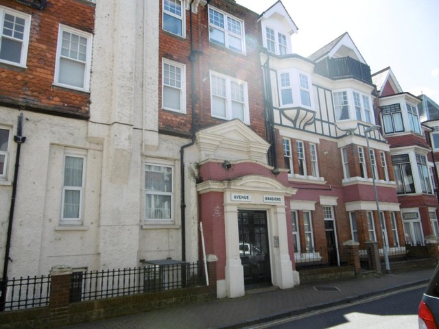  Image of 3 bedroom Flat to rent in Elms Avenue Eastbourne BN21 at Elms Avenue  Eastbourne, BN21 3DL