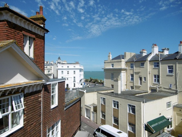 Image of 3 bedroom Flat to rent in Elms Avenue Eastbourne BN21 at Elms Avenue  Eastbourne, BN21 3DL