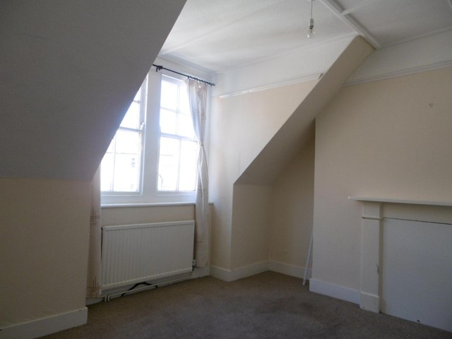  Image of 3 bedroom Flat to rent in Elms Avenue Eastbourne BN21 at Elms Avenue  Eastbourne, BN21 3DL