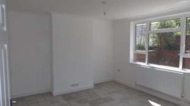  Image of 3 bedroom Semi-Detached house for sale in Baggaley Crescent Mansfield NG19 at Mansfield Nottinghamshire Mansfield Woodhouse, NG19 7DS