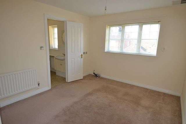  Image of 4 bedroom Property to rent in Balaams Wood Drive Northfield Birmingham B31 at Balaams Wood Drive Northfield Birmingham, B31 5HF