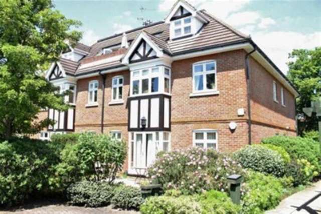  Image of 2 bedroom Flat to rent in Balfour Road Weybridge KT13 at Weybridge, KT13 8JB