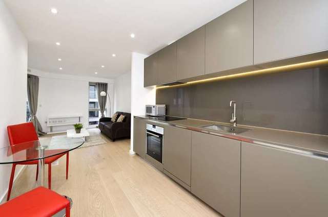  Image of 1 bedroom Flat to rent in Balham Hill London SW12 at Balham Hill  London, SW12 9EA
