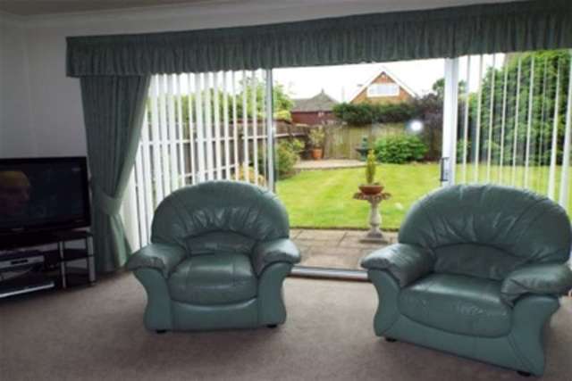  Image of 4 bedroom Detached house to rent in Barry Drive Kirby Muxloe Leicester LE9 at Leicester, LE9 2HJ