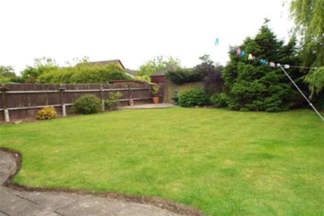  Image of 4 bedroom Detached house to rent in Barry Drive Kirby Muxloe Leicester LE9 at Leicester, LE9 2HJ