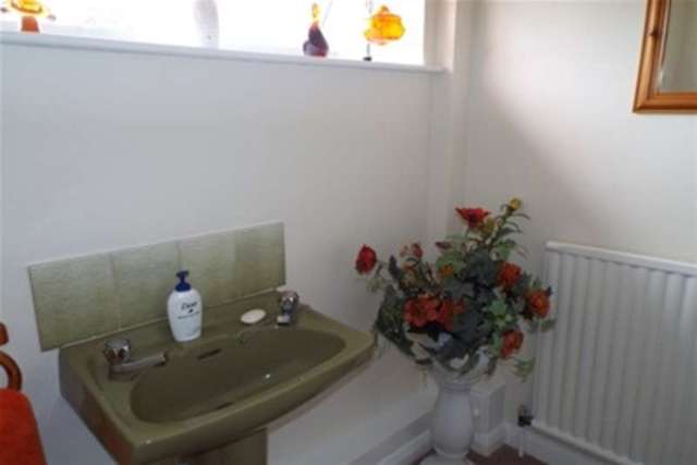  Image of 4 bedroom Detached house to rent in Barry Drive Kirby Muxloe Leicester LE9 at Leicester, LE9 2HJ