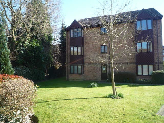  Image of Studio flat to rent in Beacon Court Manor Fields Horsham RH13 at Manor Fields  Horsham, RH13 6SN