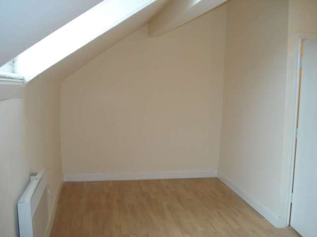  Image of 1 bedroom Studio flat to rent in Bearwood Road Bearwood Smethwick B66 at Bearwood Road  Bearwood, B66 4HA