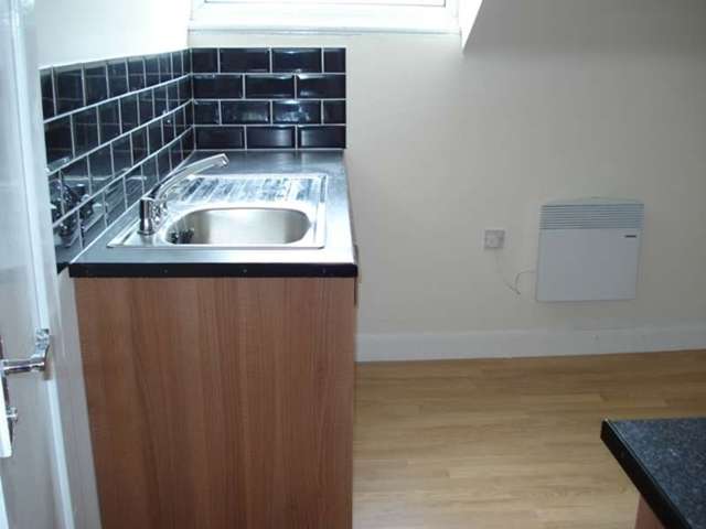  Image of 1 bedroom Studio flat to rent in Bearwood Road Bearwood Smethwick B66 at Bearwood Road  Bearwood, B66 4HA