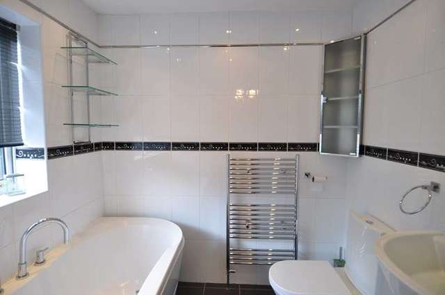 Image of 3 bedroom Detached house to rent in Bell Holloway Northfield Birmingham B31 at Bell Holloway Northfield Northfield, B31 1LS