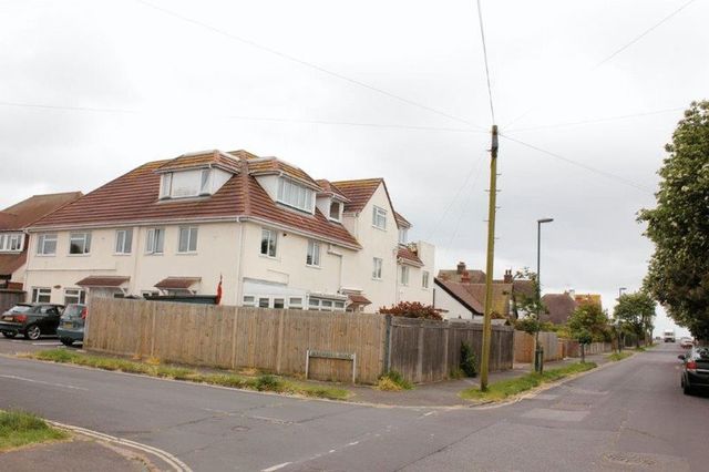  Image of 2 bedroom Flat for sale in Bereweeke Road Felpham Bognor Regis PO22 at Bereweeke Road Felpham Bognor Regis, PO22 7EQ