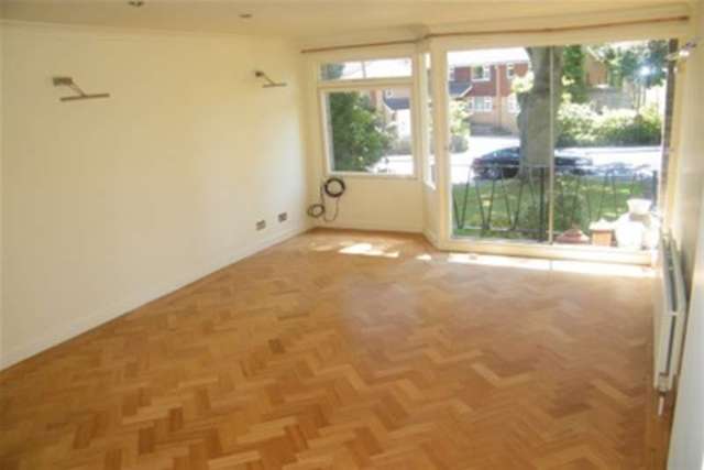  Image of 2 bedroom Maisonette to rent in Blackborough Road Reigate RH2 at Reigate, RH2 7DA