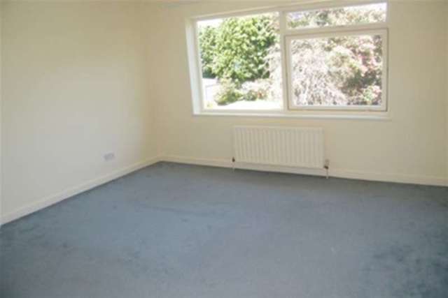  Image of 2 bedroom Maisonette to rent in Blackborough Road Reigate RH2 at Reigate, RH2 7DA